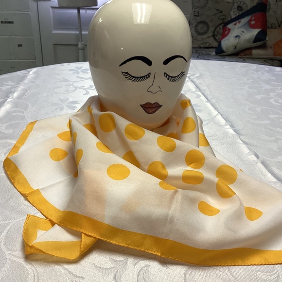 Yellow and white polkadot scarf vintage TRES – ELLE.  made in Italy MOMS STUFF - Picture 3 of 5